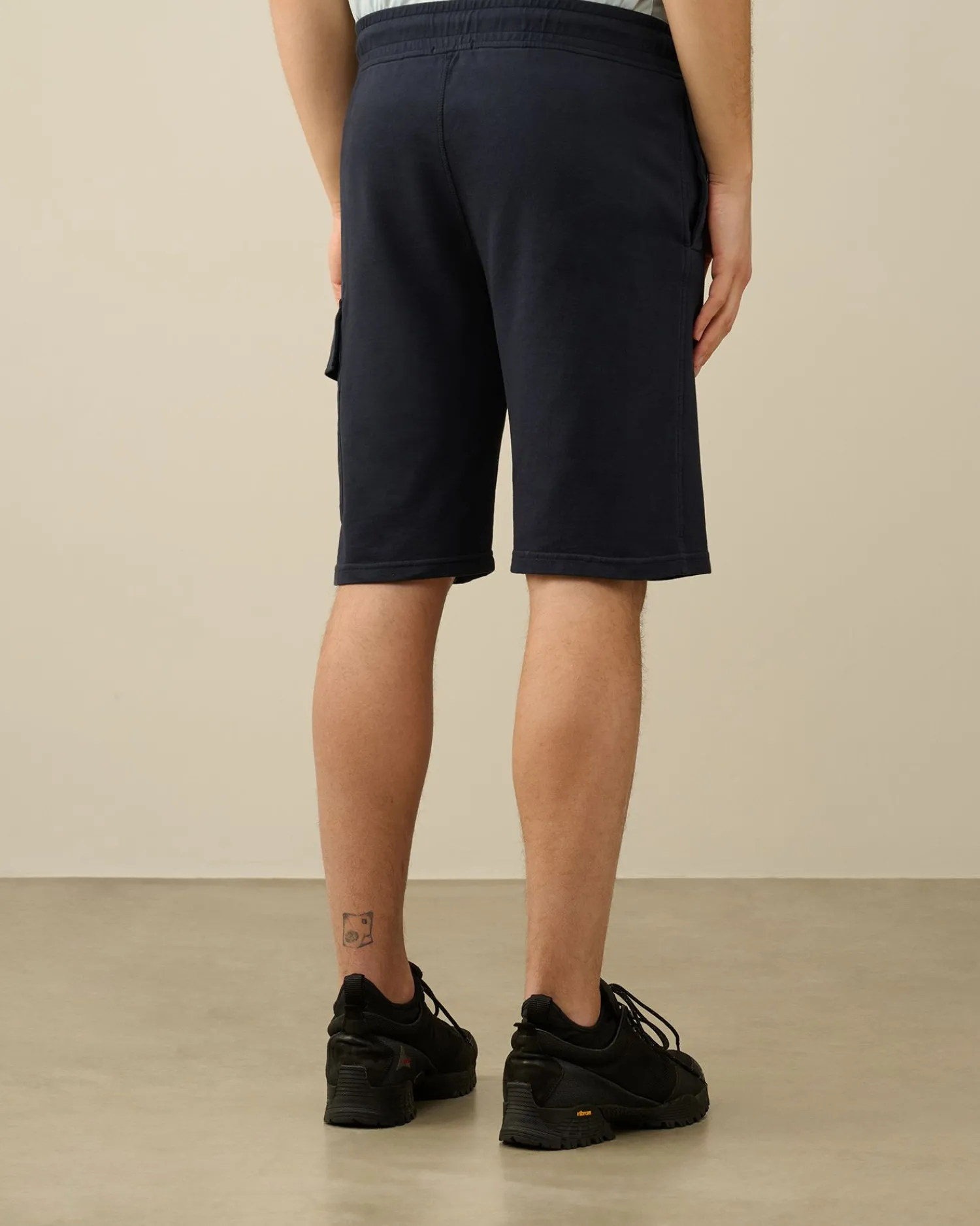 Shop C.P. Company Diagonal Forhojede Fleece-Lommeshorts Med Lynlas Gaze Hvid