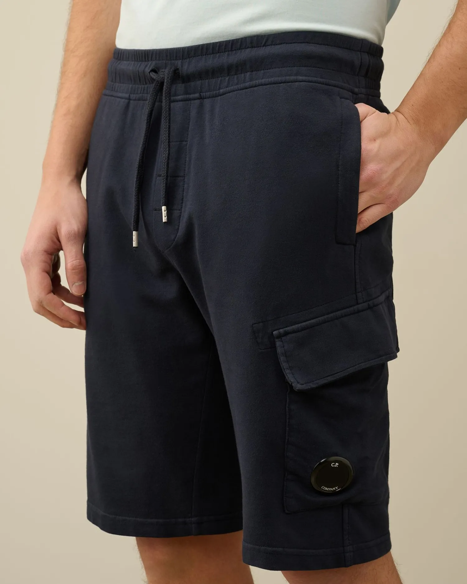 Shop C.P. Company Diagonal Forhojede Fleece-Lommeshorts Med Lynlas Gaze Hvid