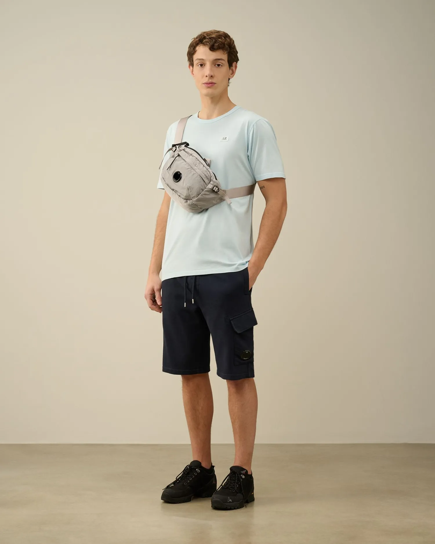 Shop C.P. Company Diagonal Forhojede Fleece-Lommeshorts Med Lynlas Gaze Hvid