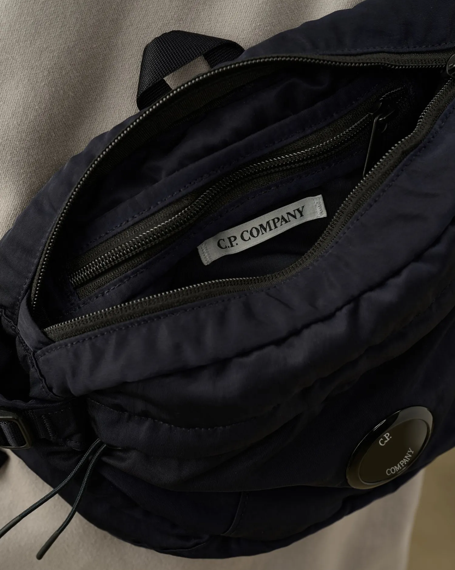 Shop C.P. Company Nylon B Crossbody-Pakke Sort